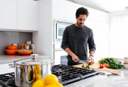 Los hombres de verdad, cocinan