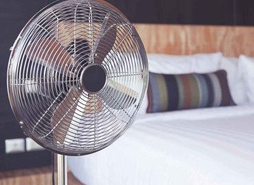 Dormir con el ventilador encendido: una mala idea