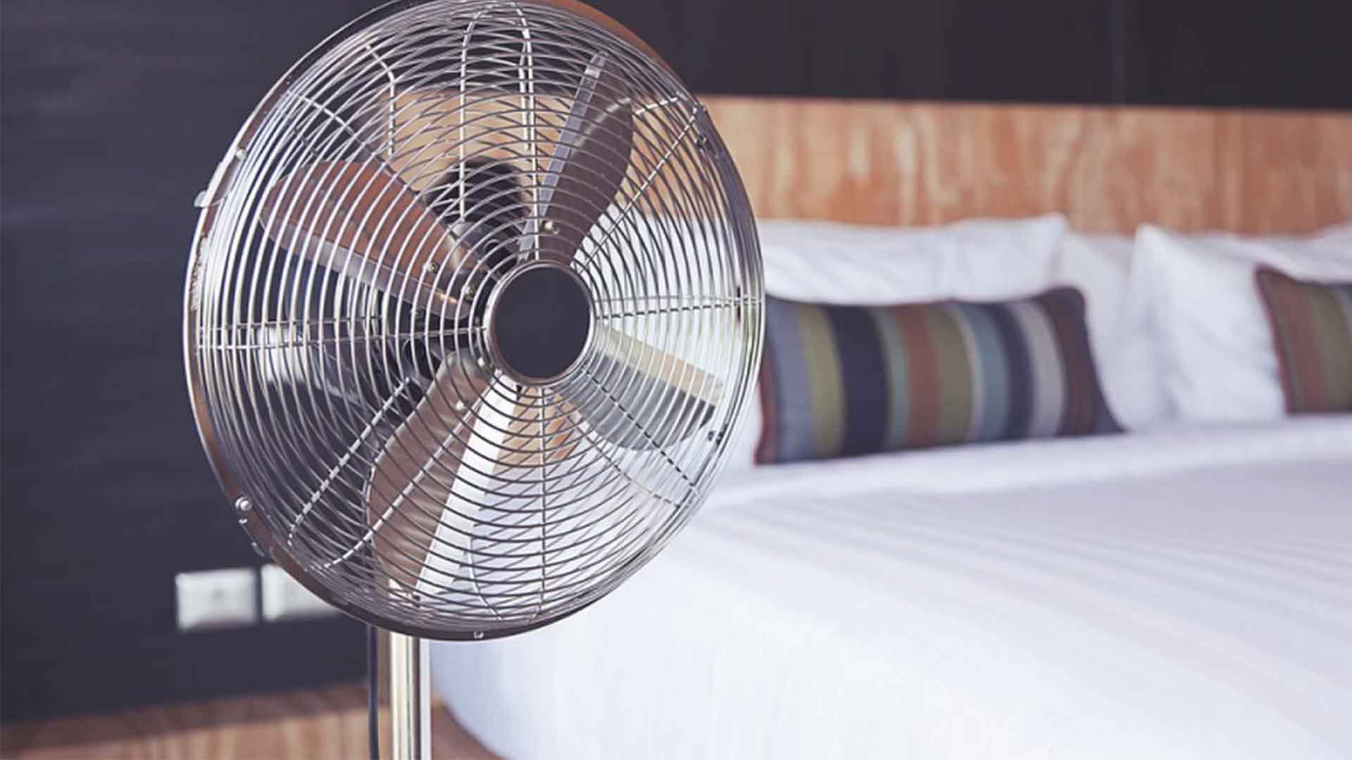 Dormir con el ventilador encendido: una mala idea